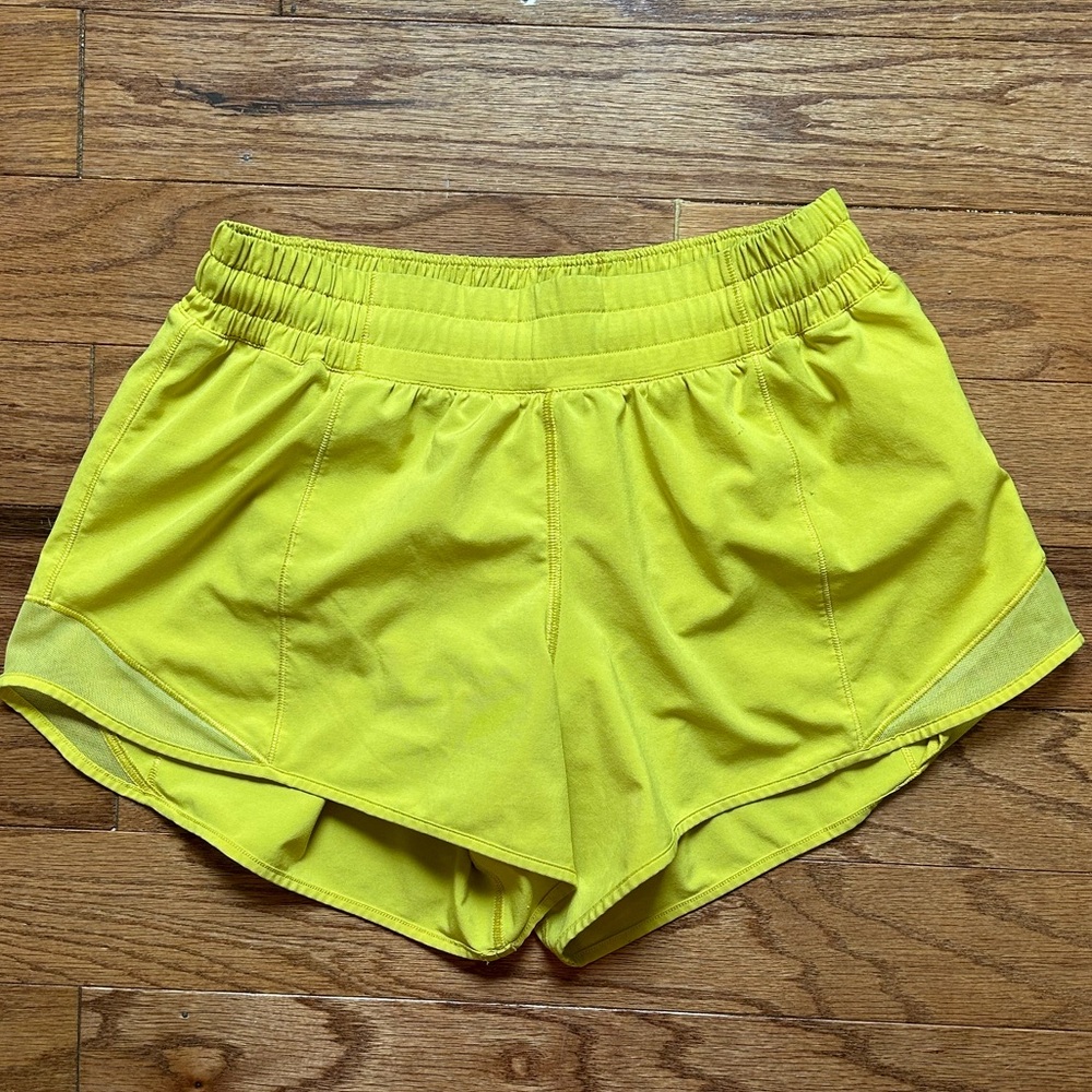 Lululemon hotty hot shorts 6 tall, 4’